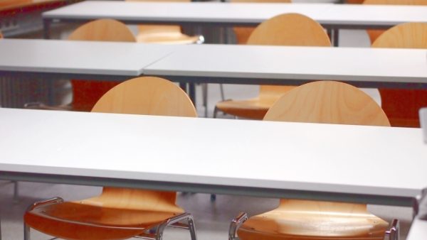 小学校養護教諭研修の場および小学校自主校長会で事業説明させていただきました